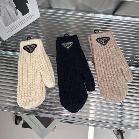 Mount Southington Resort Mittens