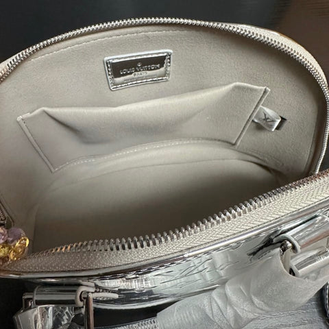 Hobyo Beach Resort Purse