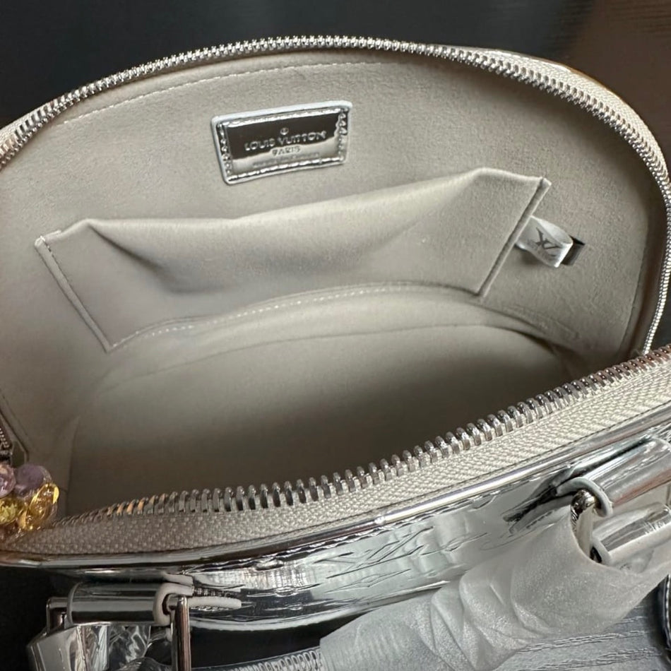 Hobyo Beach Resort Purse