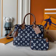 Wanli Beach Club Purse